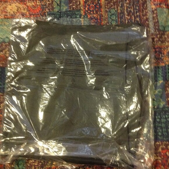 Van Heusen Men's Gray Traveler Dress Pants - 36"W x 34"L - New with Tags - Picture 4 of 5